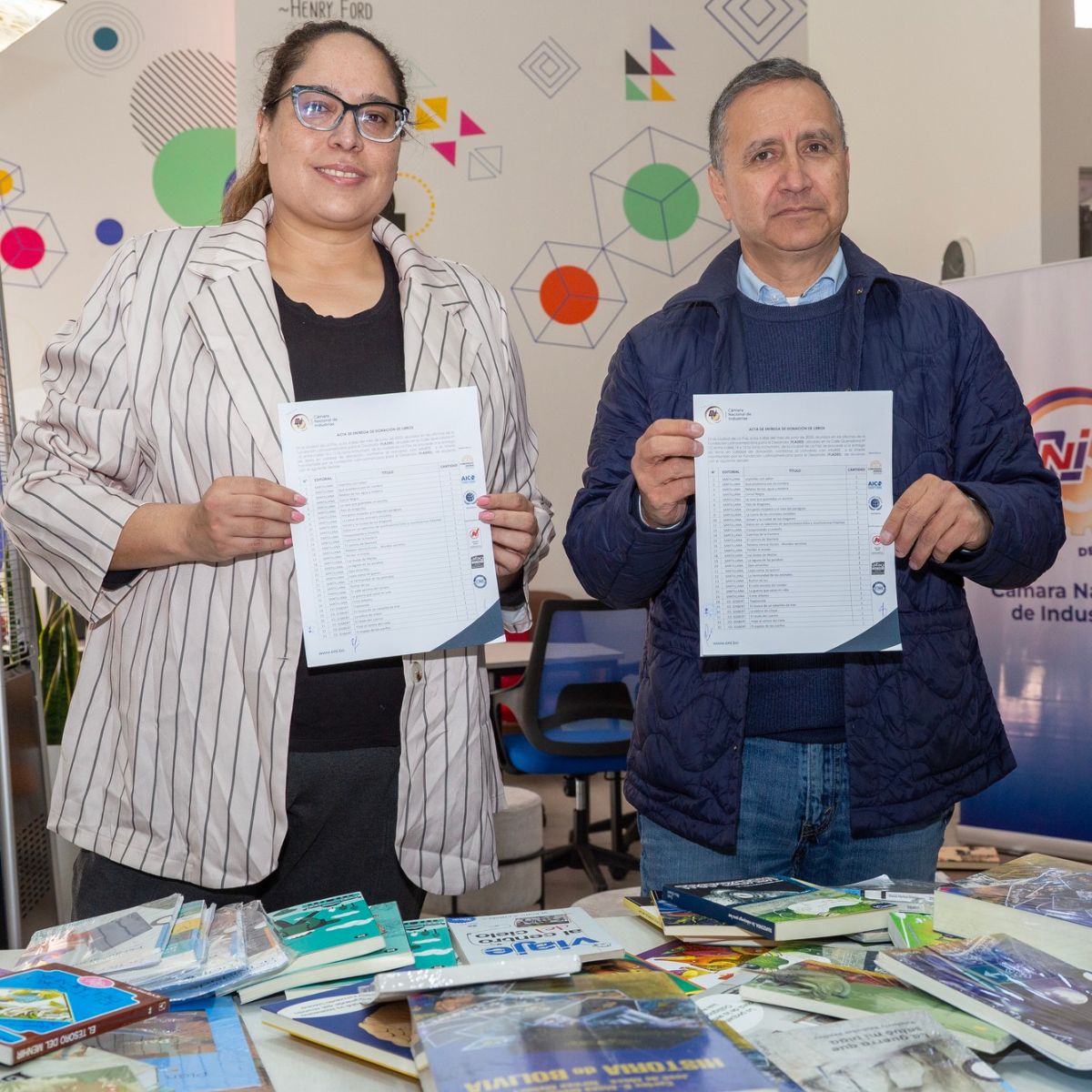 La CNI donó 86 libros para biblioteca de Santa Ana de Velasco